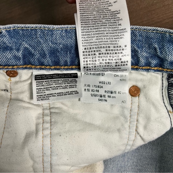 Levi's 512 Light Wash Slim Taper Jeans - Picture 9 of 9